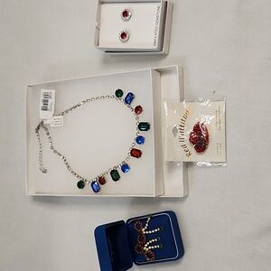 Multi Color Stone Necklace with Coordinating Sets Of Earrings And Brooch